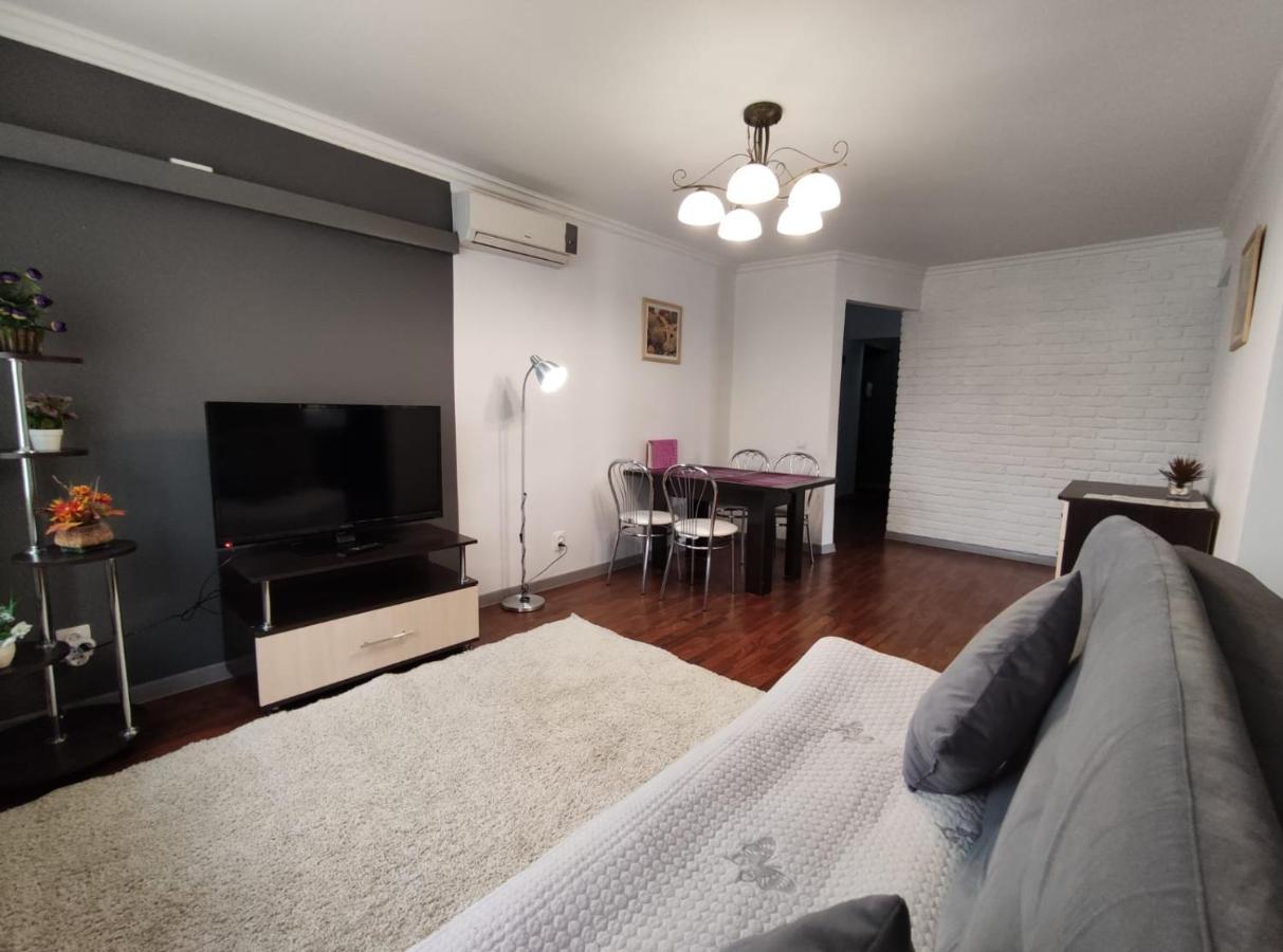 Nadezhda Apartments On The Nauryzbai Batyr 82 อัลมาตี ภายนอก รูปภาพ