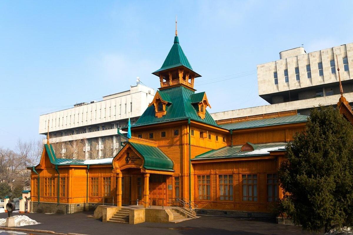 Nadezhda Apartments On The Nauryzbai Batyr 82 อัลมาตี ภายนอก รูปภาพ