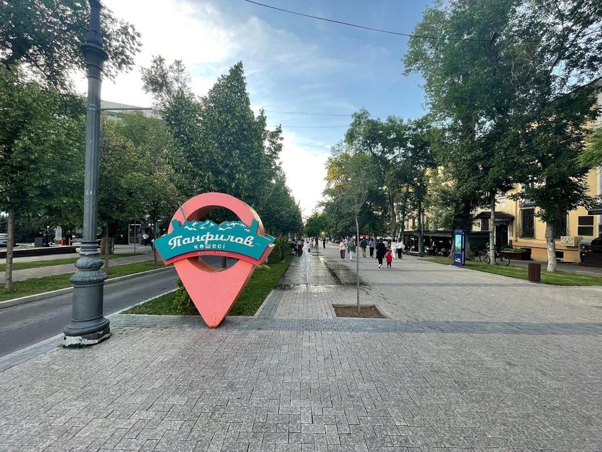Nadezhda Apartments On The Nauryzbai Batyr 82 อัลมาตี ภายนอก รูปภาพ